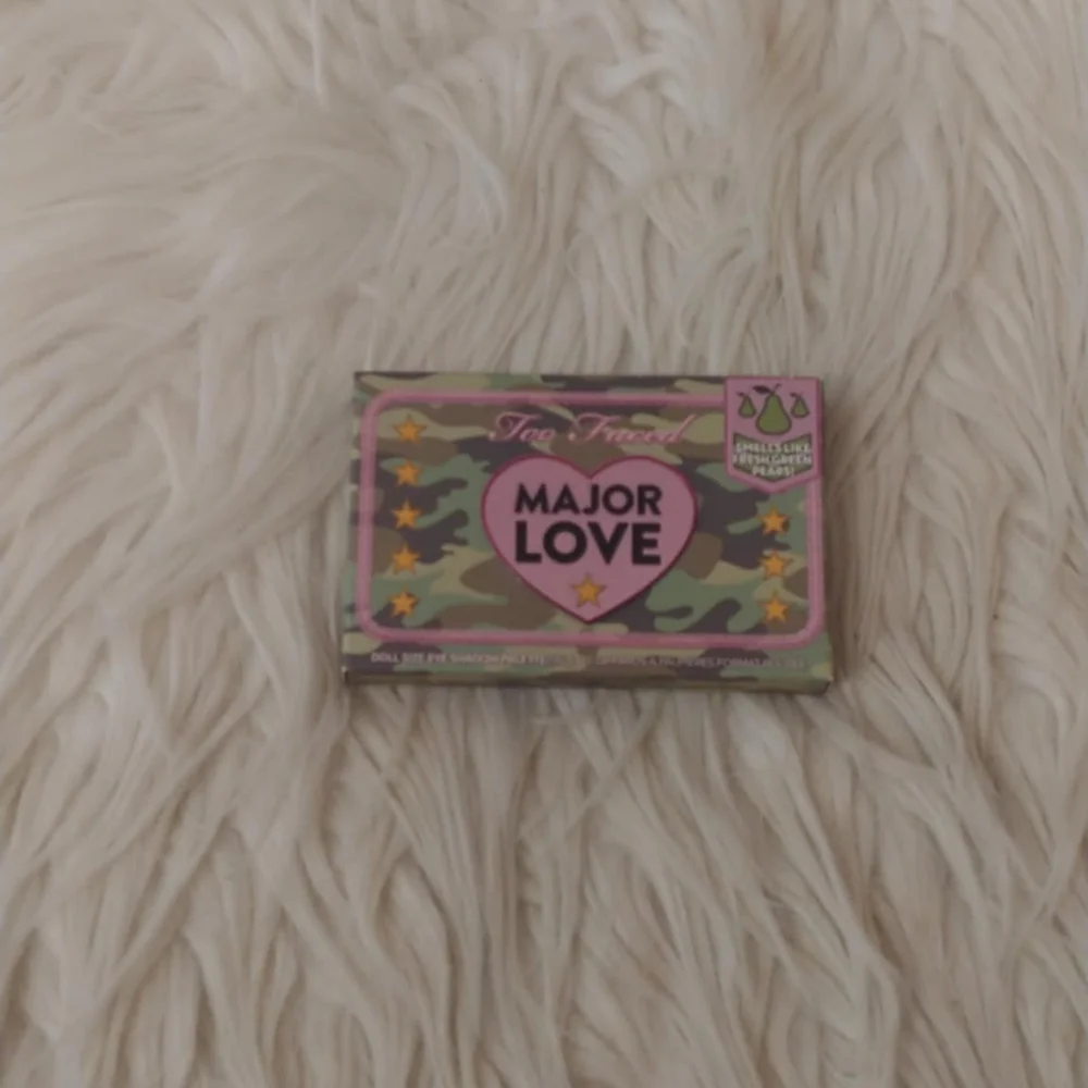 💚FIRM! NWT TOO FACED MAJOR LOVE EYESHADOW PALETTE (LIMITED EDITION)